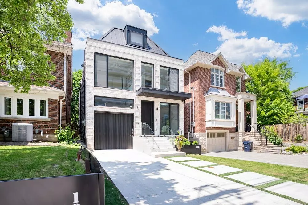 Toronto C03, ON M5P 2A9,188 Duplex AVE