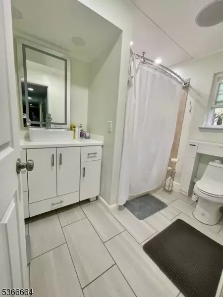 Middlesex Boro, NJ 08846,23D Hanover Sq #23