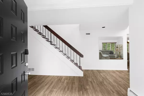 Bernards Twp., NJ 07920,37 Compton Ct