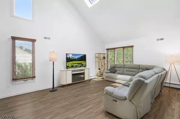 Bernards Twp., NJ 07920,37 Compton Ct