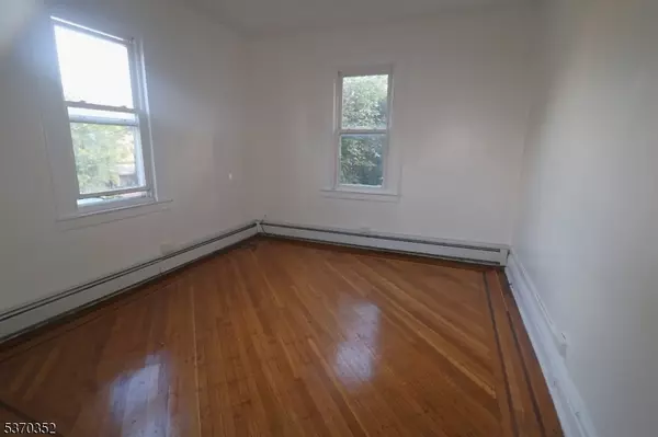 Newark City, NJ 07112,176 Shephard Ave #1