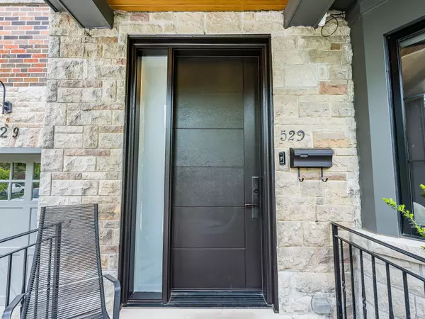 Toronto C04, ON M5N 1N1,529 Briar Hill AVE