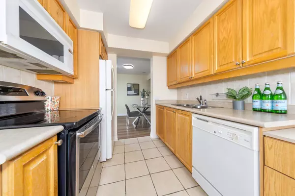 Toronto C14, ON M2N 7N7,18 Parkview AVE #2506