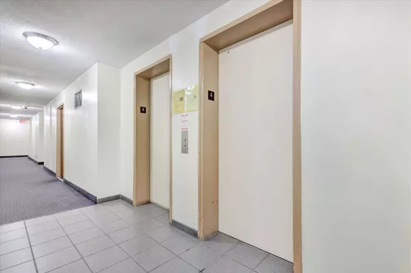 Toronto E11, ON M1B 3L9,10 Tapscott RD #409