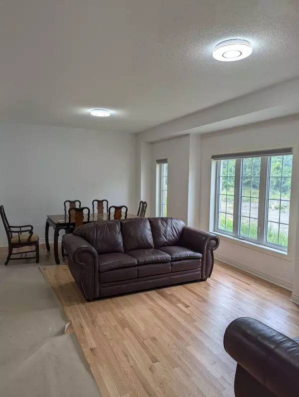 Oshawa, ON L1K 1A4,676 Fleetwood DR W