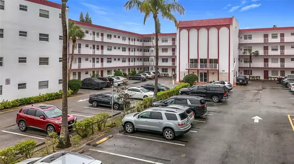 4270 NW 40th St #208, Lauderdale Lakes, FL 33319