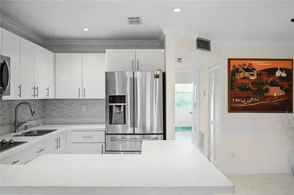 8851 Sunrise Lakes Blvd #203, Sunrise, FL 33322