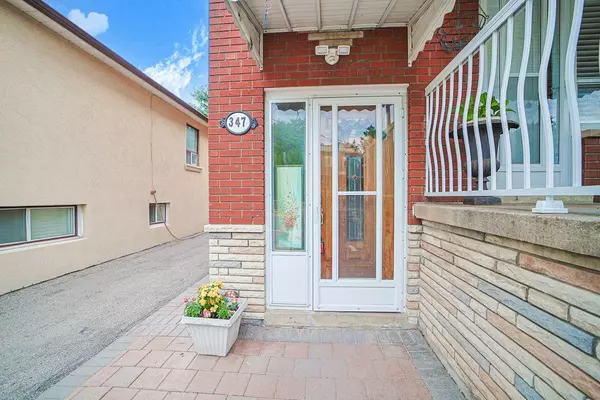 Toronto W03, ON M6E 4L6,347 Harvie AVE