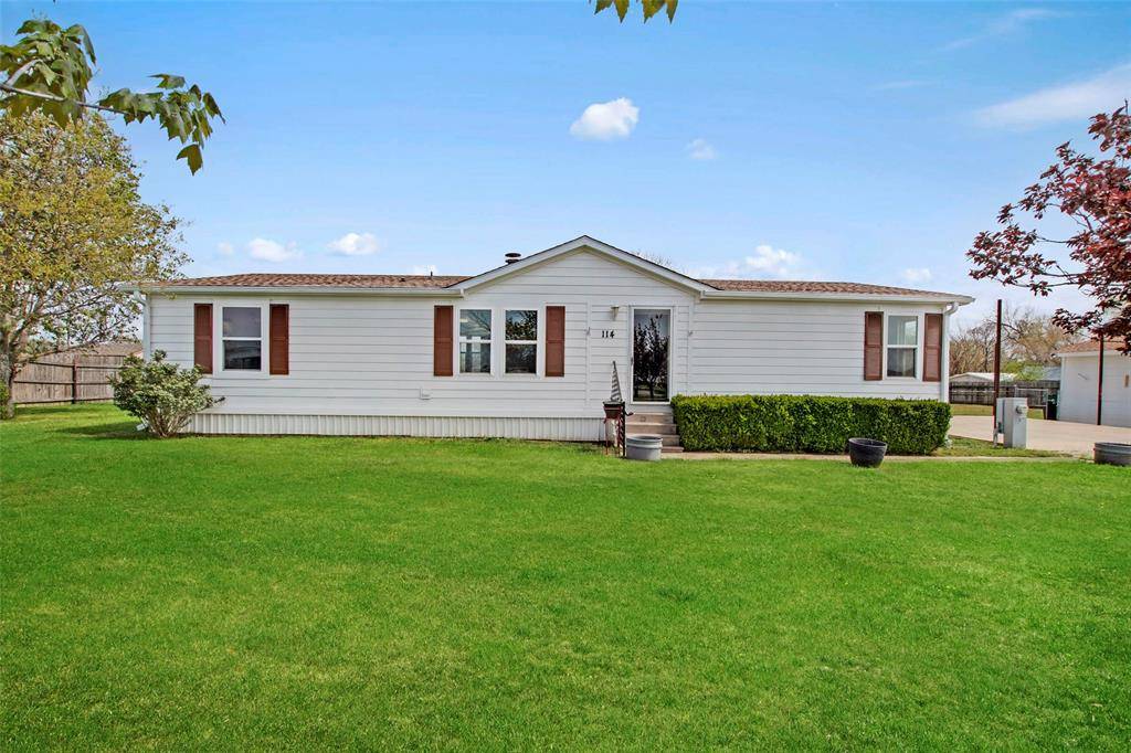 114 Pine Ridge Circle, Southmayd, TX 75092
