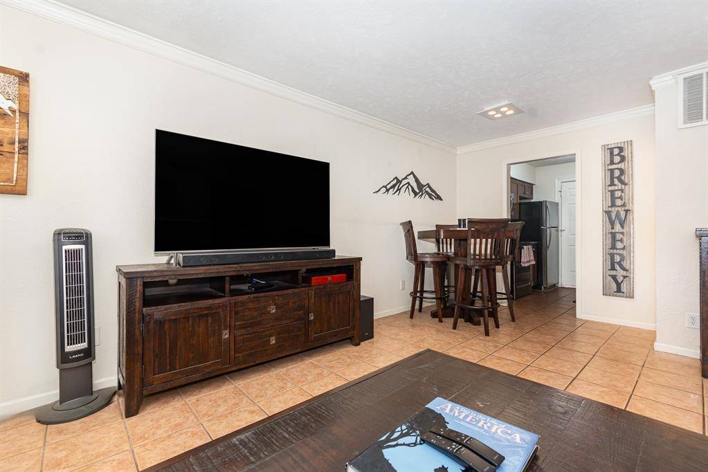 Dallas, TX 75219,4317 Hartford Street #102