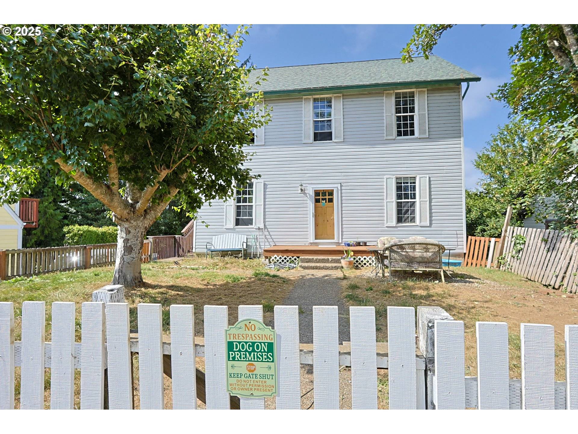 1048 ELROD AVE, Coos Bay, OR 97420