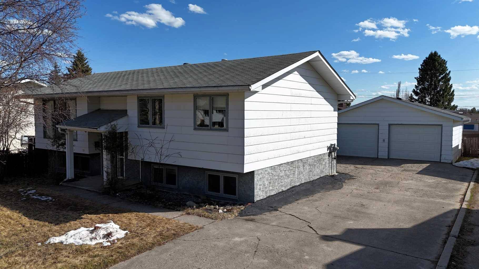 5319 12 AVE, Edson, AB T7E 1J8