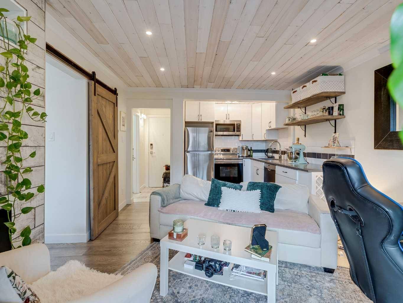 104 24 AVE Southwest #406, Calgary, AB T2S 0J9