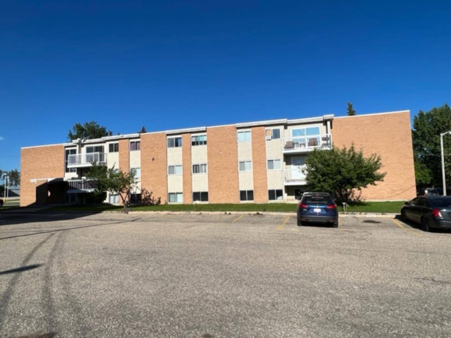 5 Sunset BLVD, Whitecourt, AB T7S 1K8
