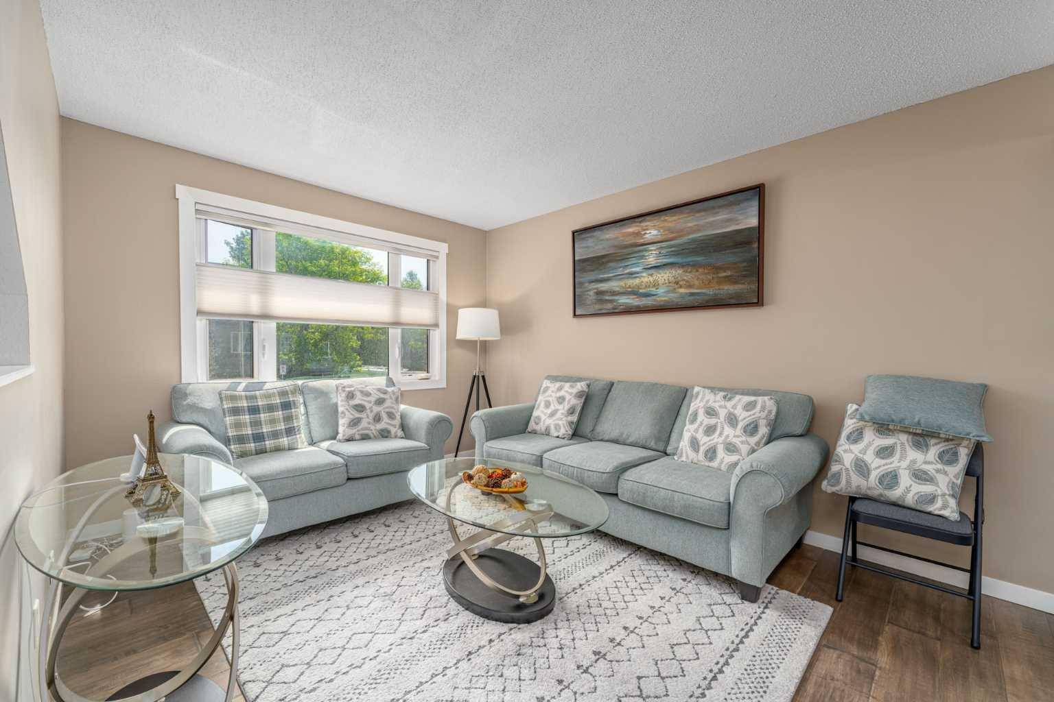 12 Templewood DR NE #8, Calgary, AB T1Y 4R7