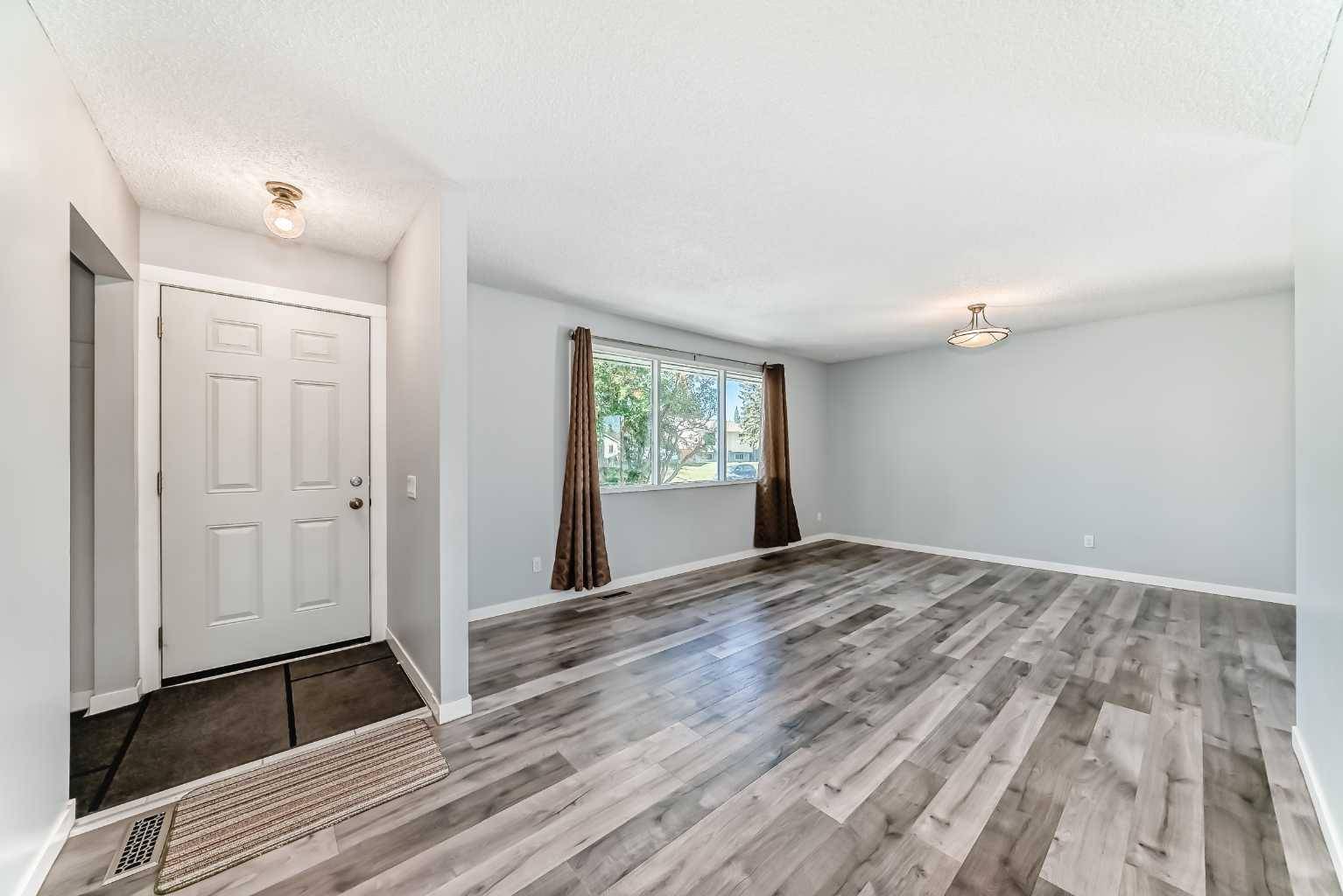Calgary, AB T2A 4E4,5544 5 AVE Southeast