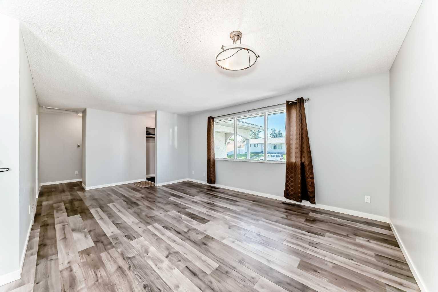 Calgary, AB T2A 4E4,5544 5 AVE Southeast