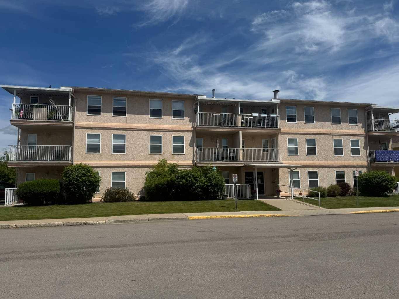 5026 49 ST #208, Olds, AB T4H 1V7