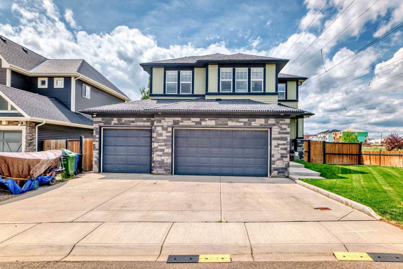 197 Rainbow Falls Heath, Chestermere, AB T1X 0S7