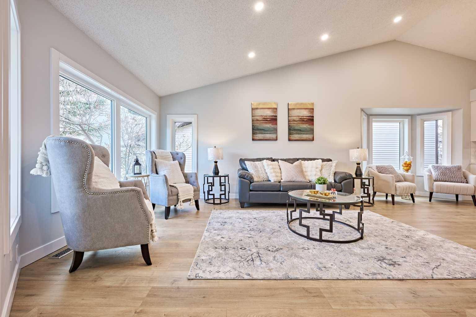 Calgary, AB T3G 2Y3,275 Hawkwood BLVD Northwest