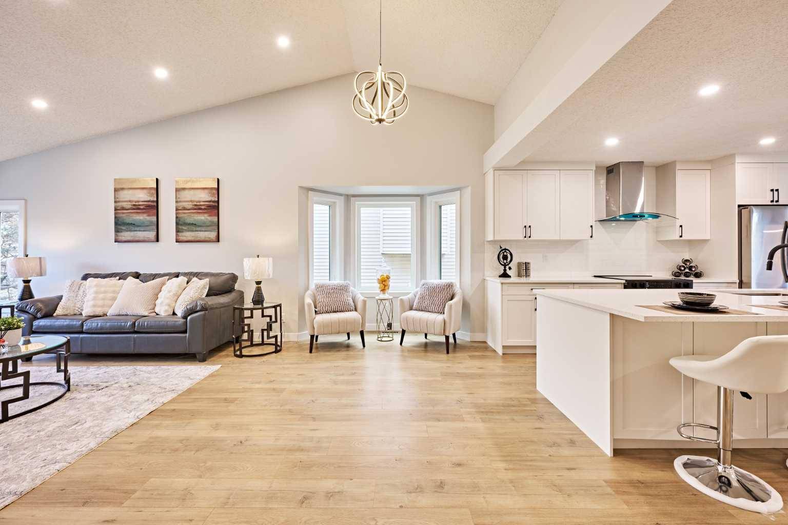 275 Hawkwood BLVD NW, Calgary, AB T3G 2Y3