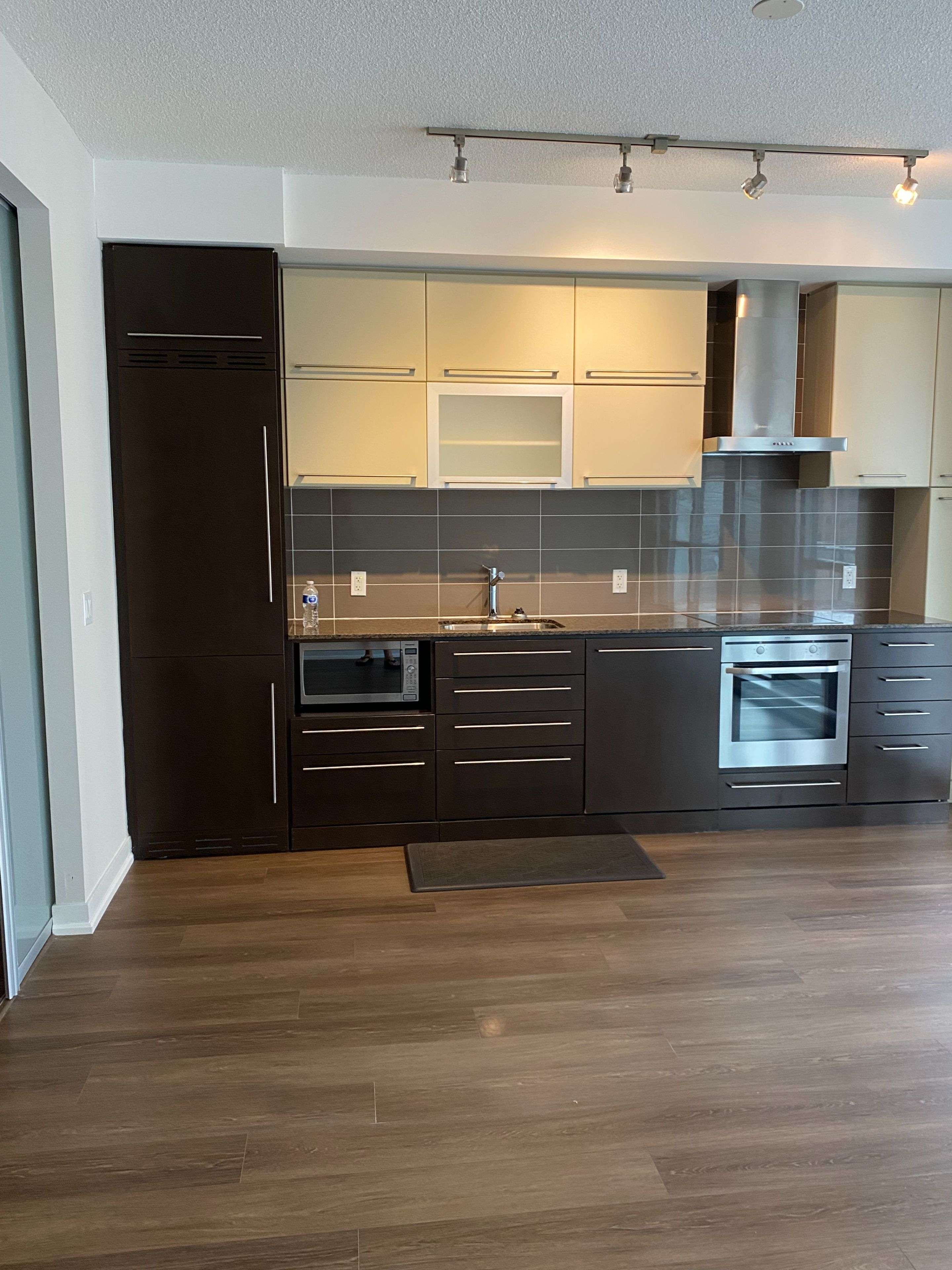 Toronto C01, ON M5G 1N6,770 Bay ST #1107