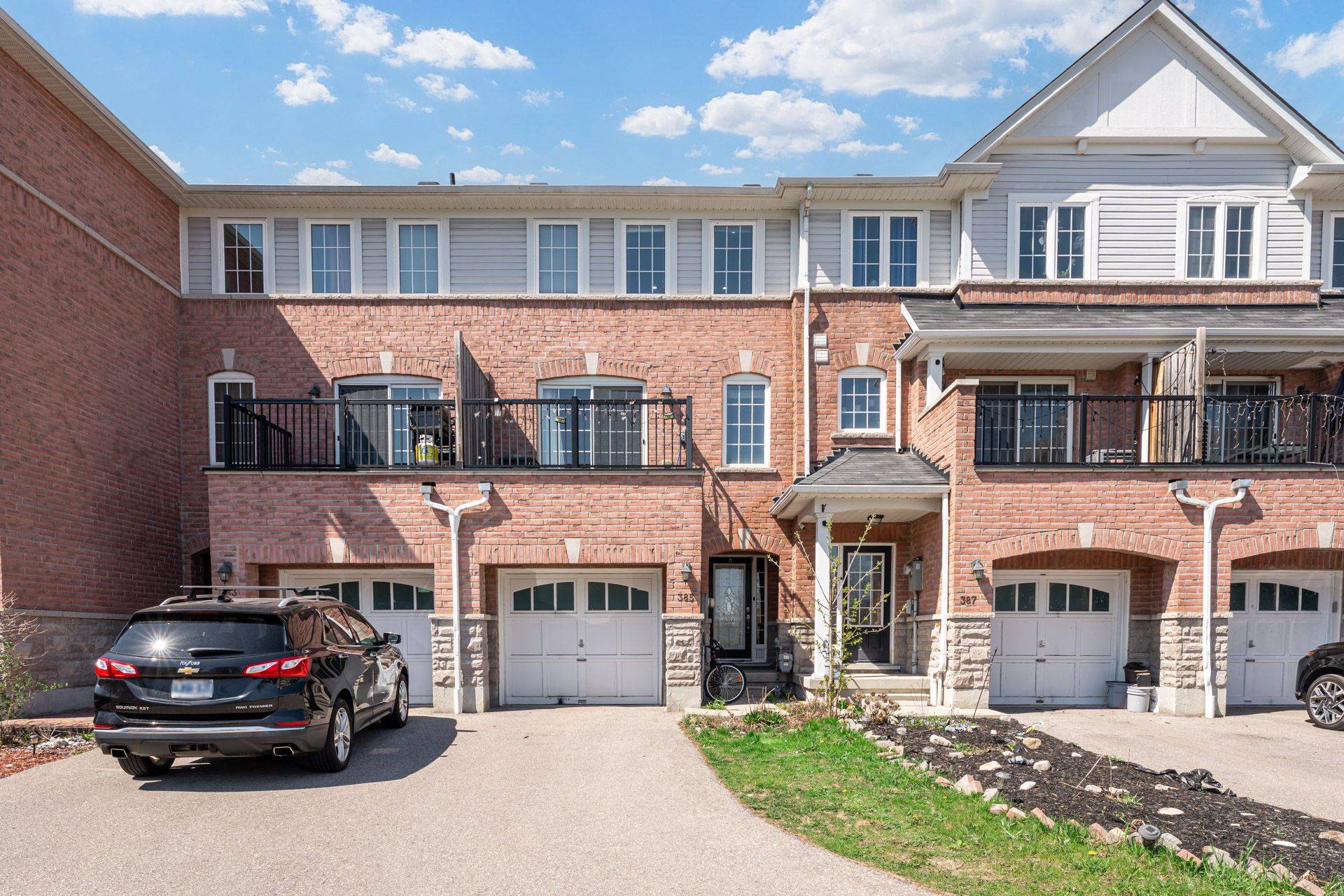 385 Rossland RD E, Ajax, ON L1T 4N6