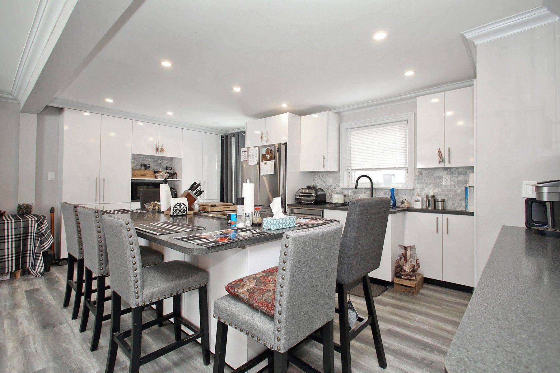1914 Liverpool RD, Pickering, ON L1V 1W5