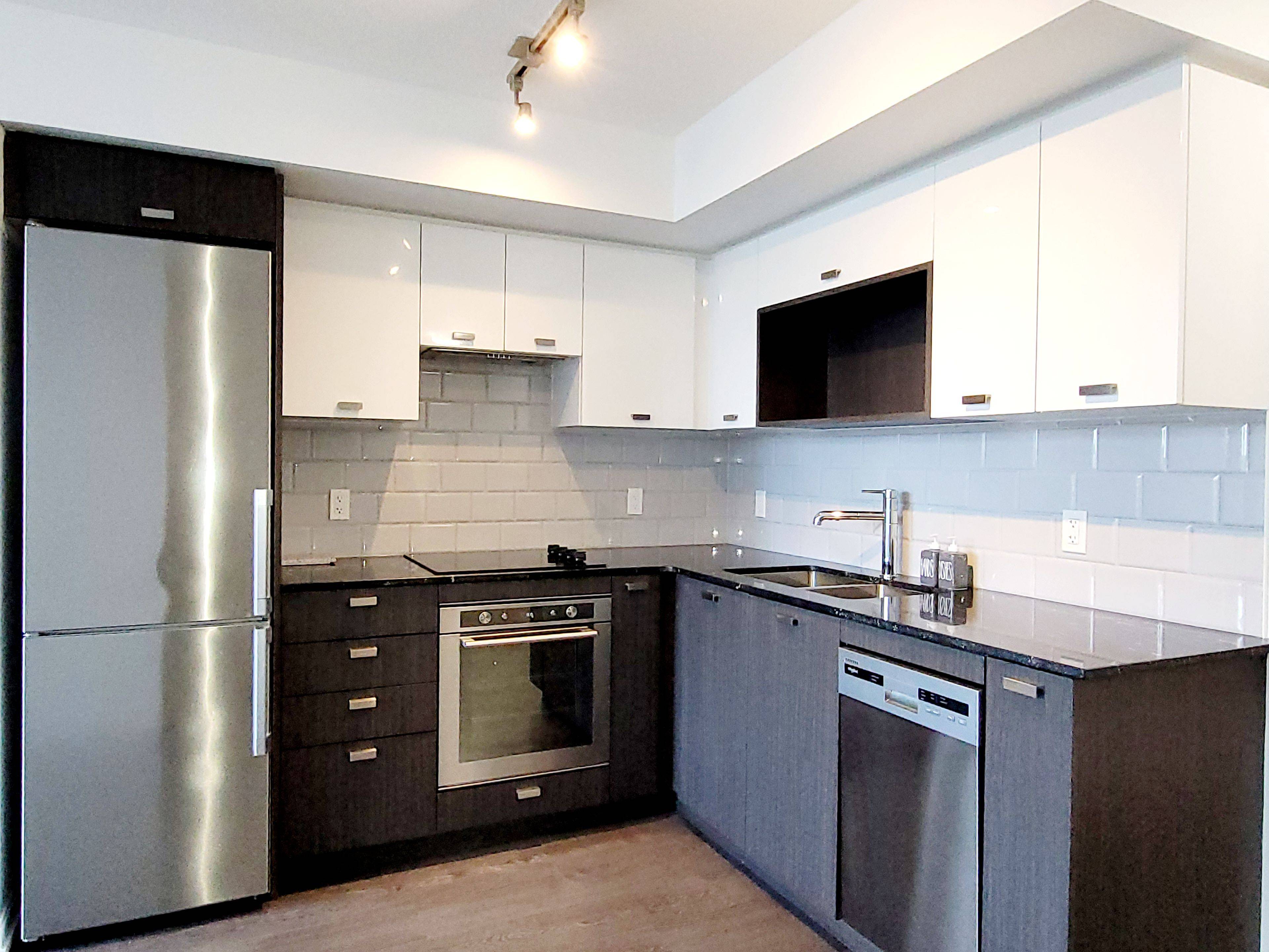 Toronto E07, ON M1S 0L8,275 Village Green SQ #325