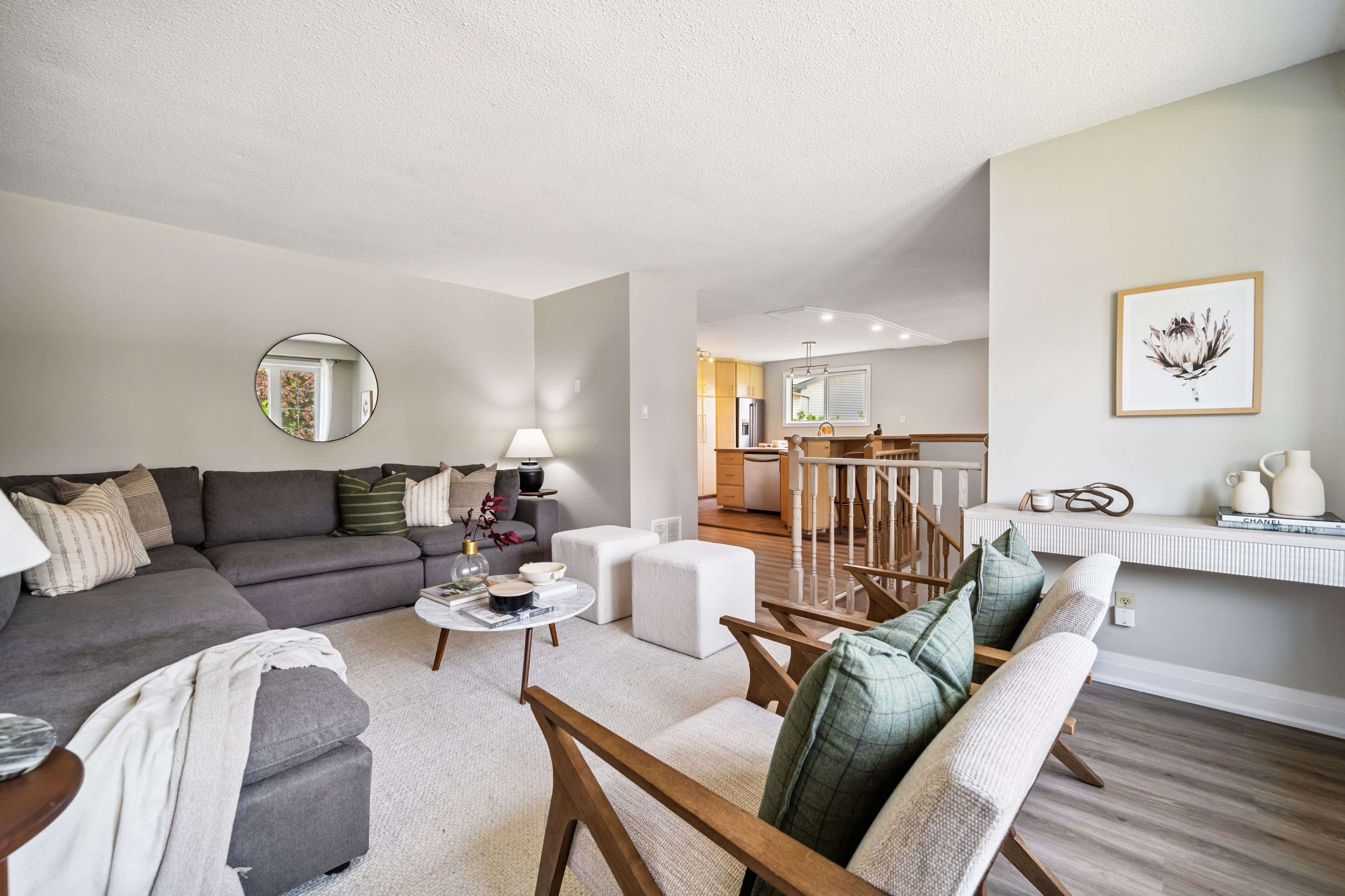 Oshawa, ON L1J 6H3,382 Colonsay CT