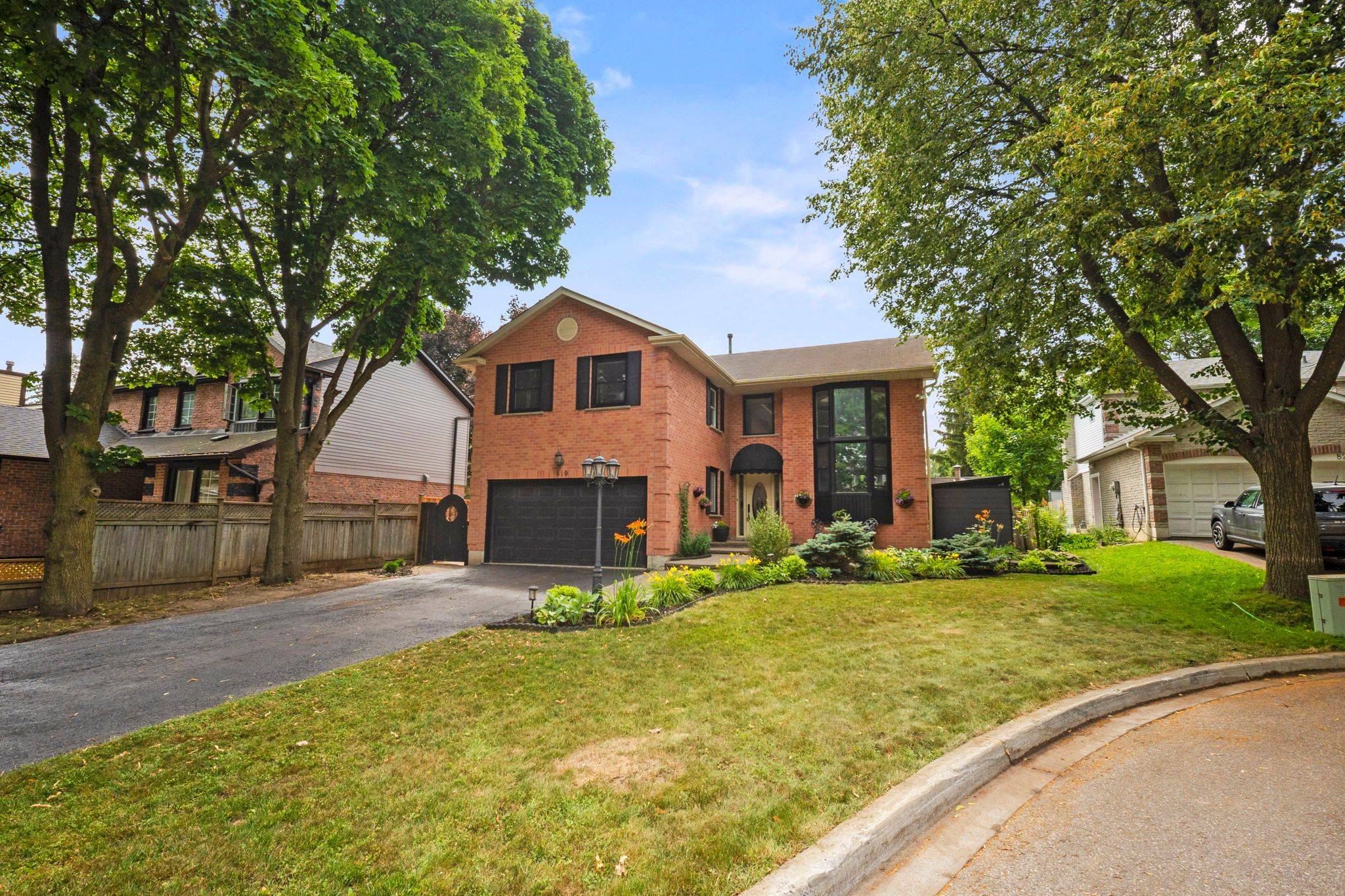 819 Ironwood CT, Whitby, ON L1N 6S3