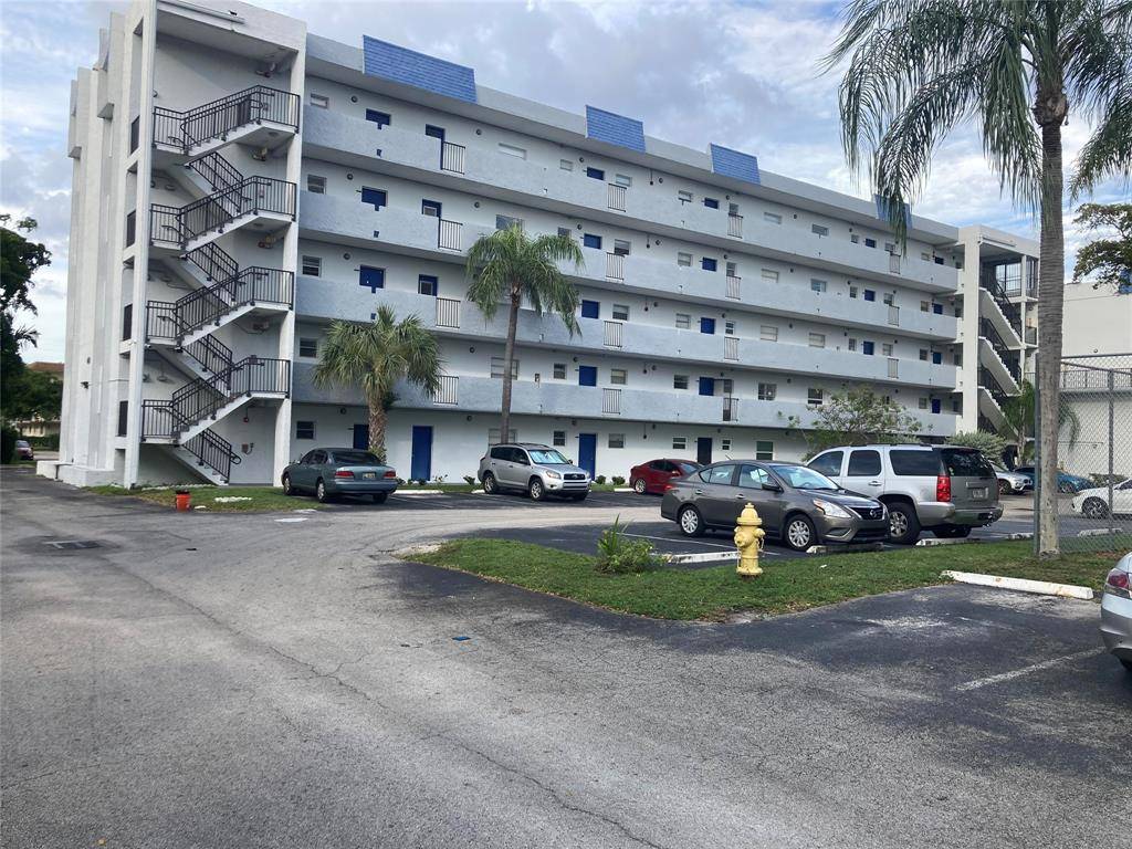 7561 NW 16th St #2103, Plantation, FL 33313