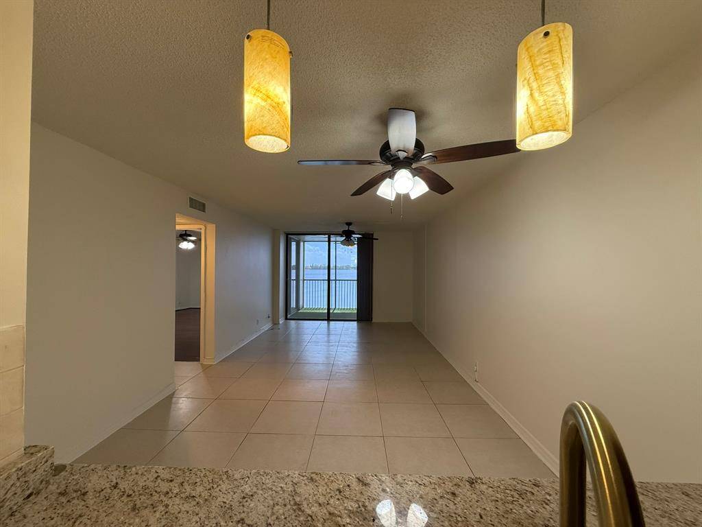Oakland Park, FL 33309,110 Lake Emerald Dr #405