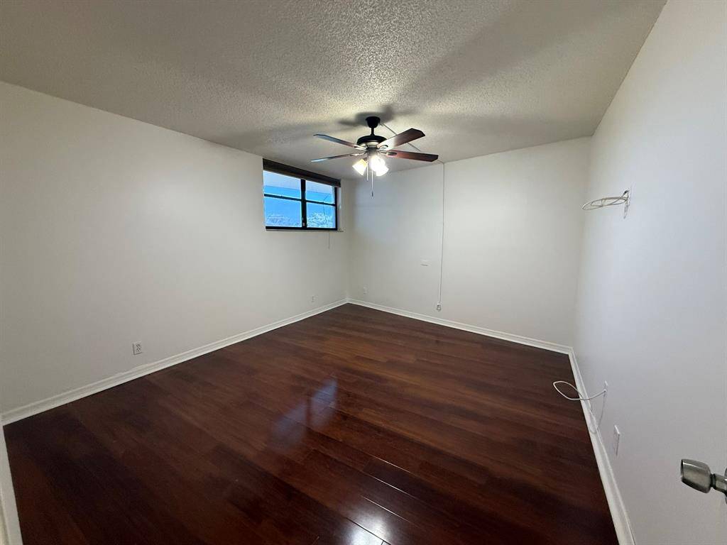 Oakland Park, FL 33309,110 Lake Emerald Dr #405
