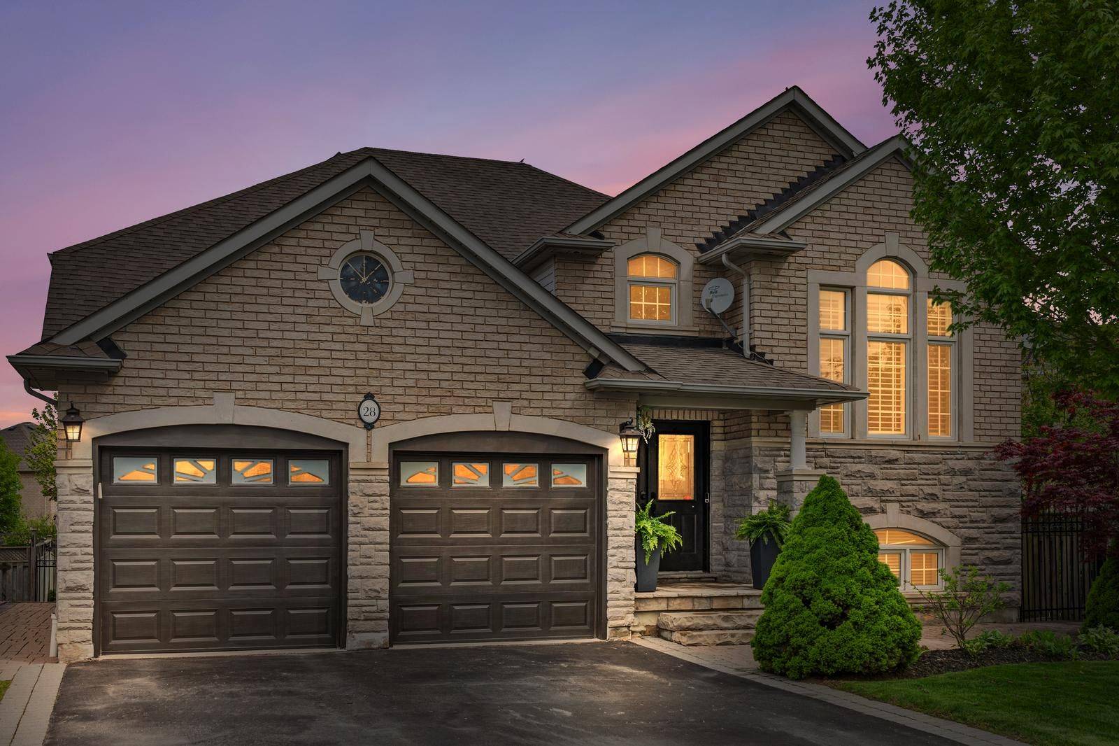 28 Poplar DR, Richmond Hill, ON L4E 2Y4