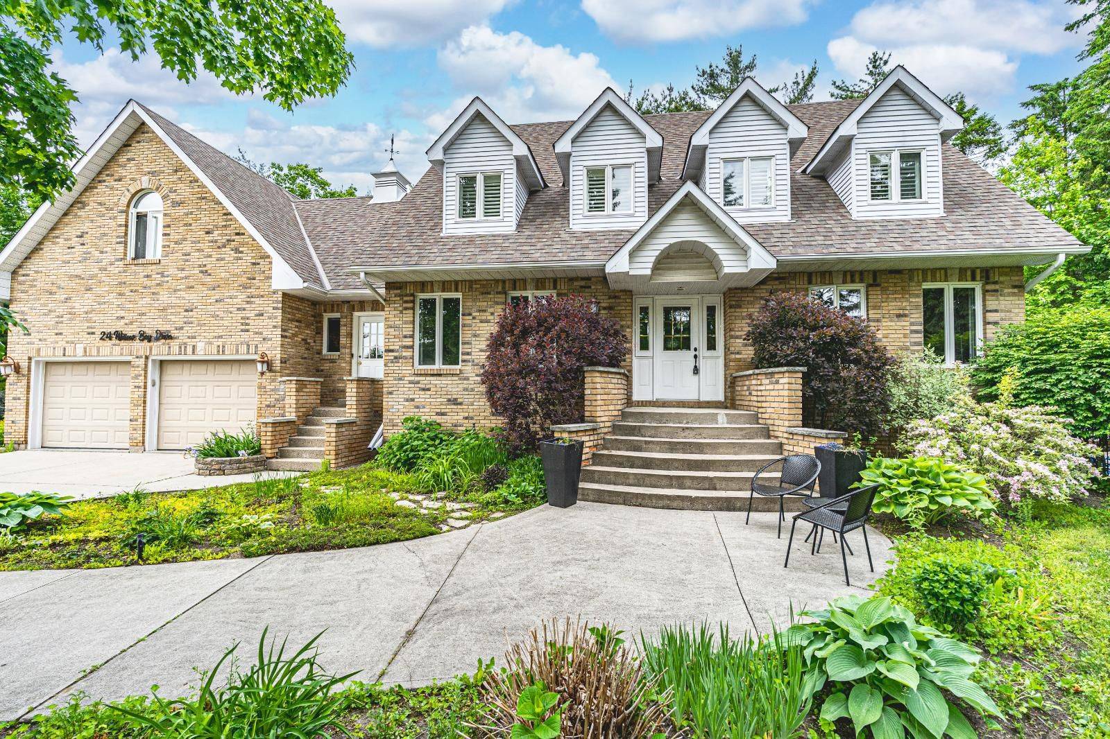 24 Willow Bay DR, Springwater, ON L9X 0R2