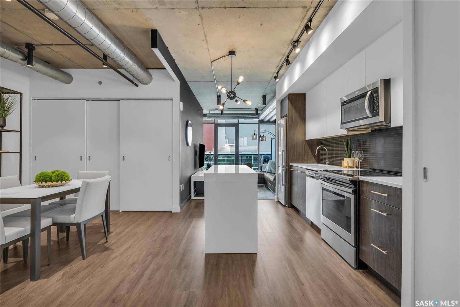 Saskatoon, SK S7K 4H5,490 2nd AVENUE S #303