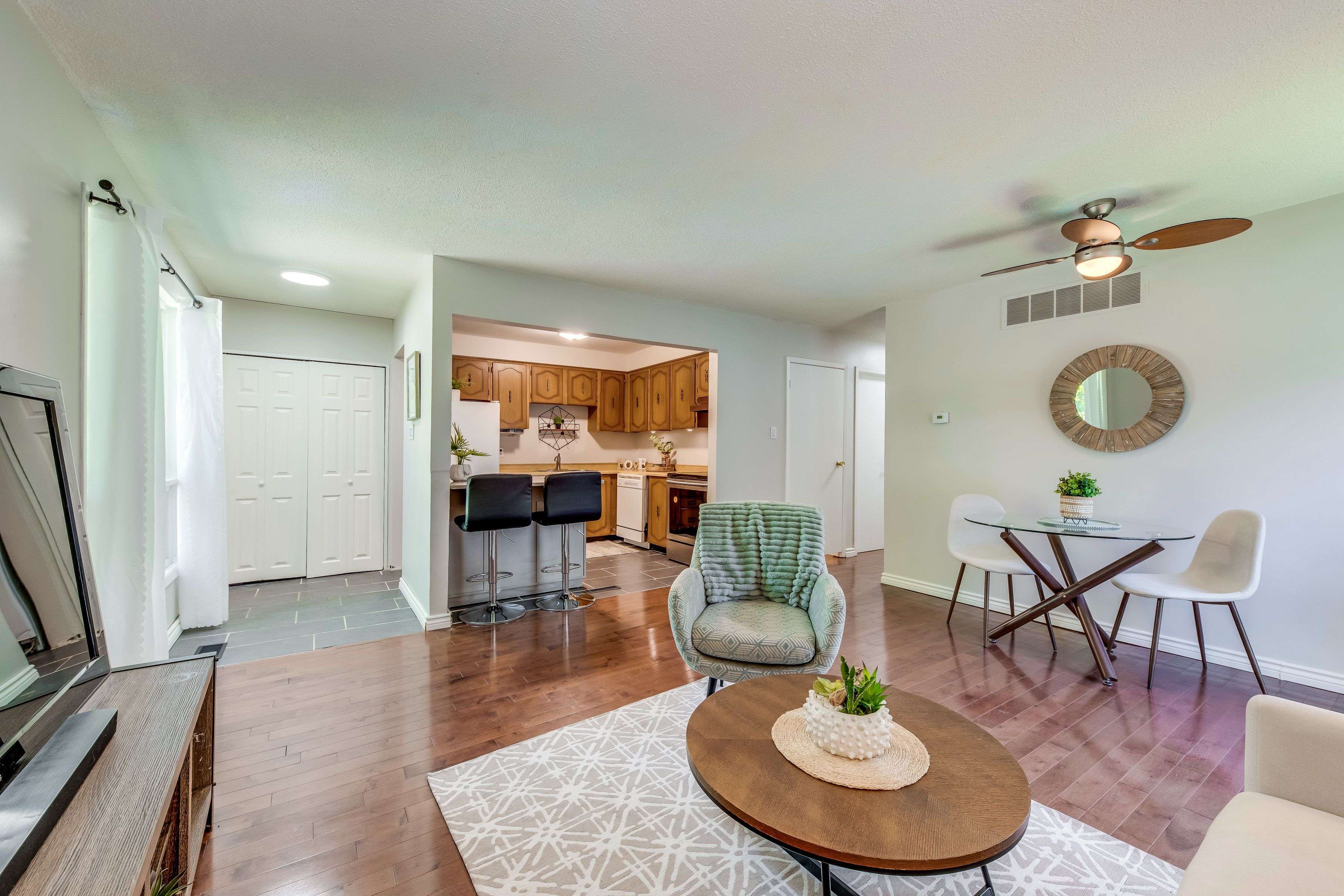 Mississauga, ON L5N 3C4,3053 Kilbride CRES