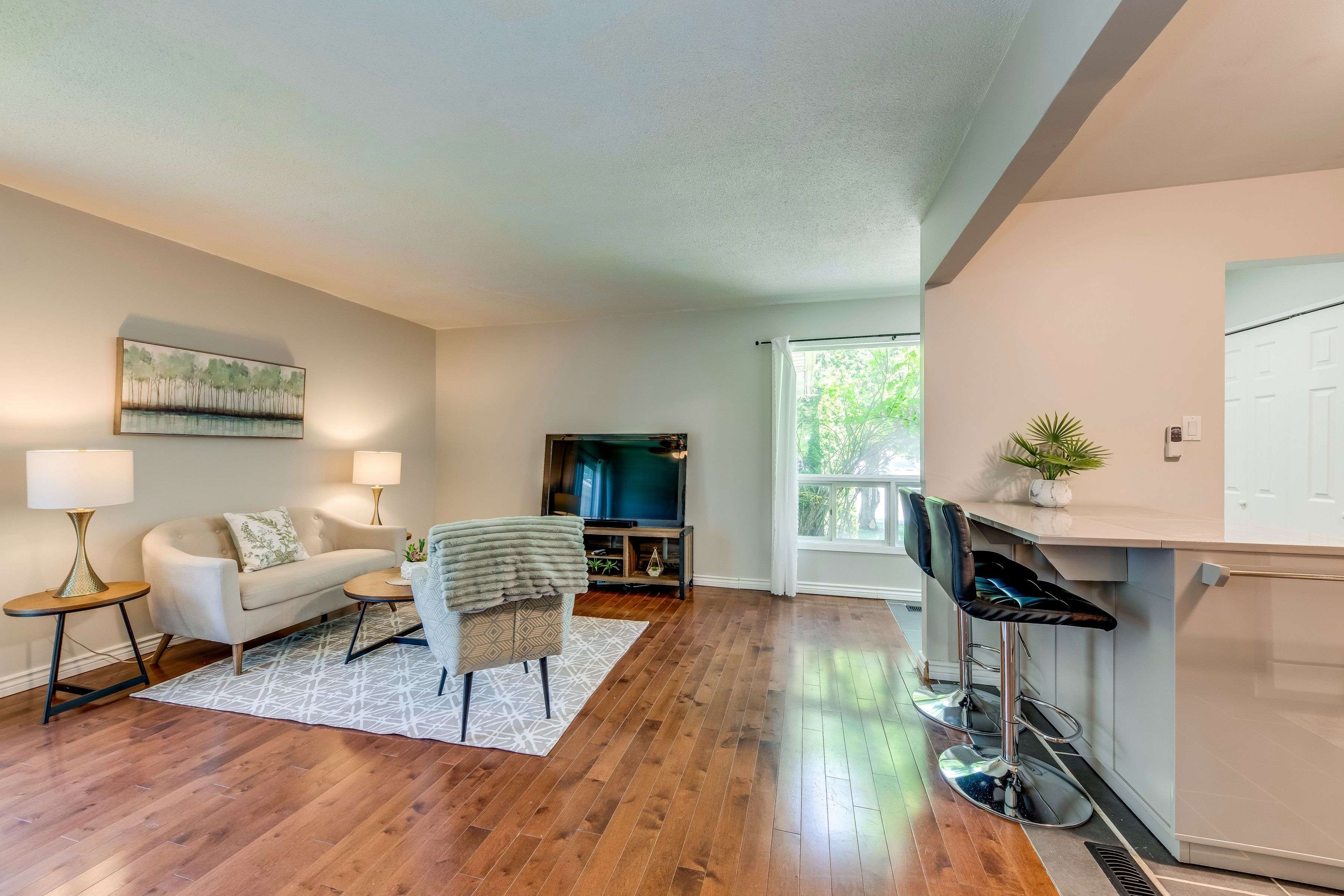 Mississauga, ON L5N 3C4,3053 Kilbride CRES