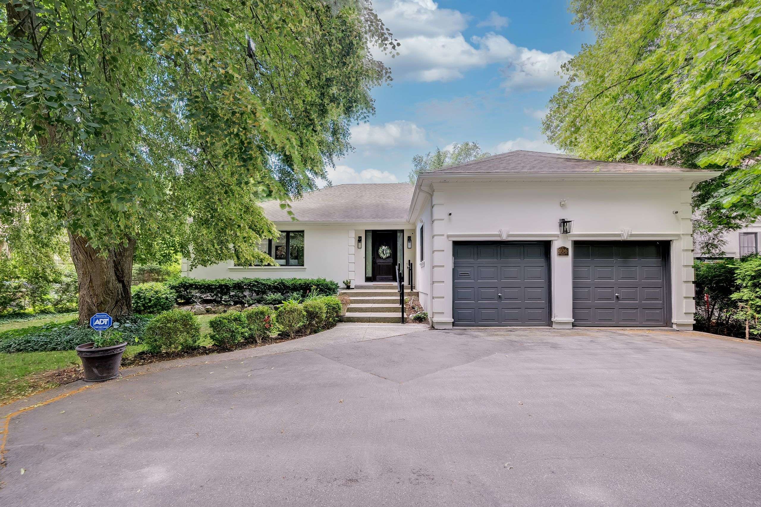 406 Maple Grove DR, Oakville, ON L6J 4V7