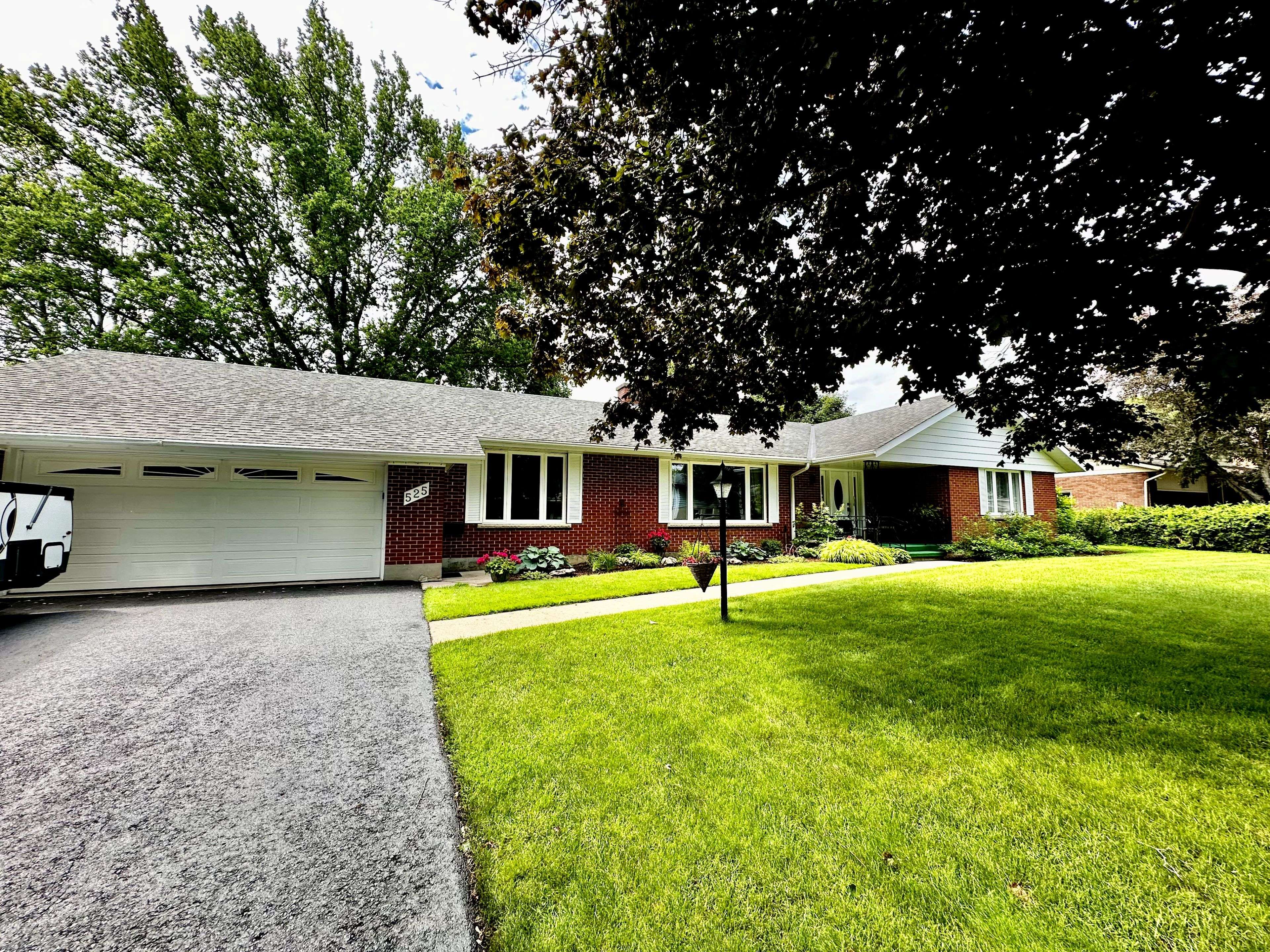 Owen Sound, ON N4K 6A4,525 4th A ST W