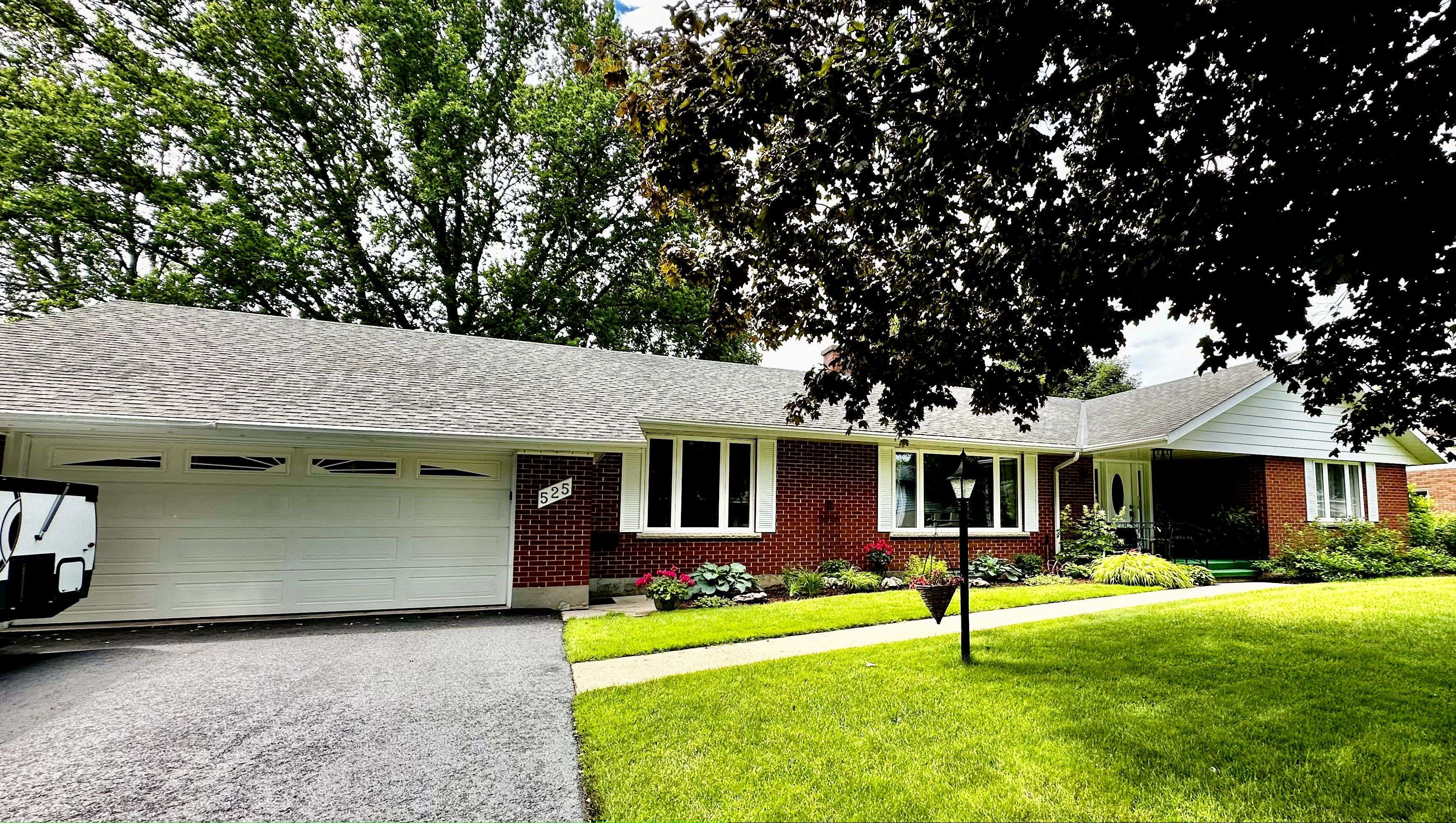 Owen Sound, ON N4K 6A4,525 4th A ST W