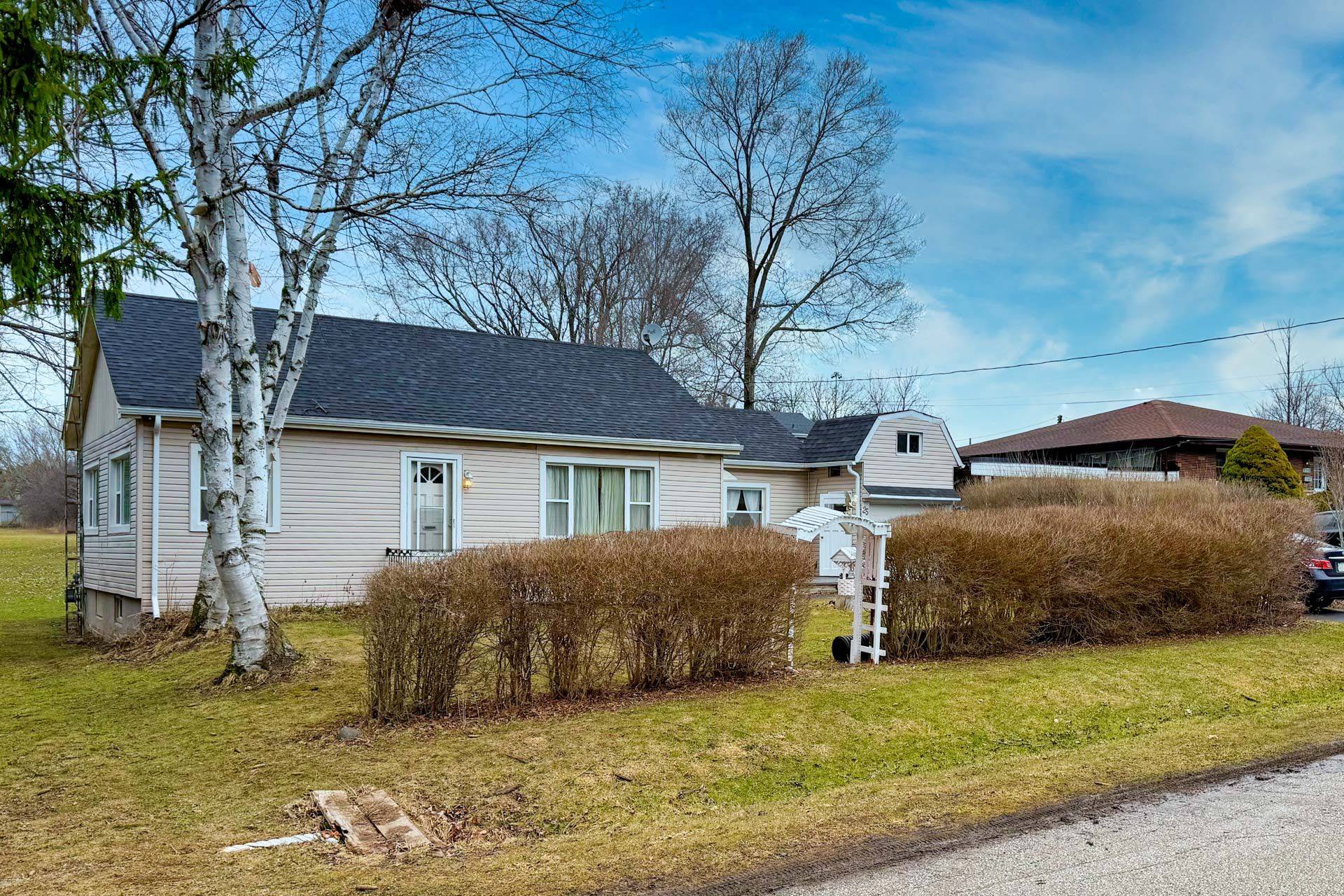 Hamilton, ON L9H 7B3,25 Northcliffe AVE