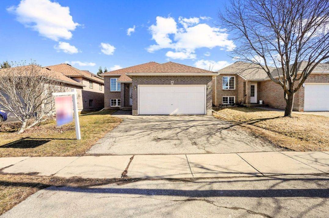 8 Bradley LN, Brantford, ON N3T 6R5