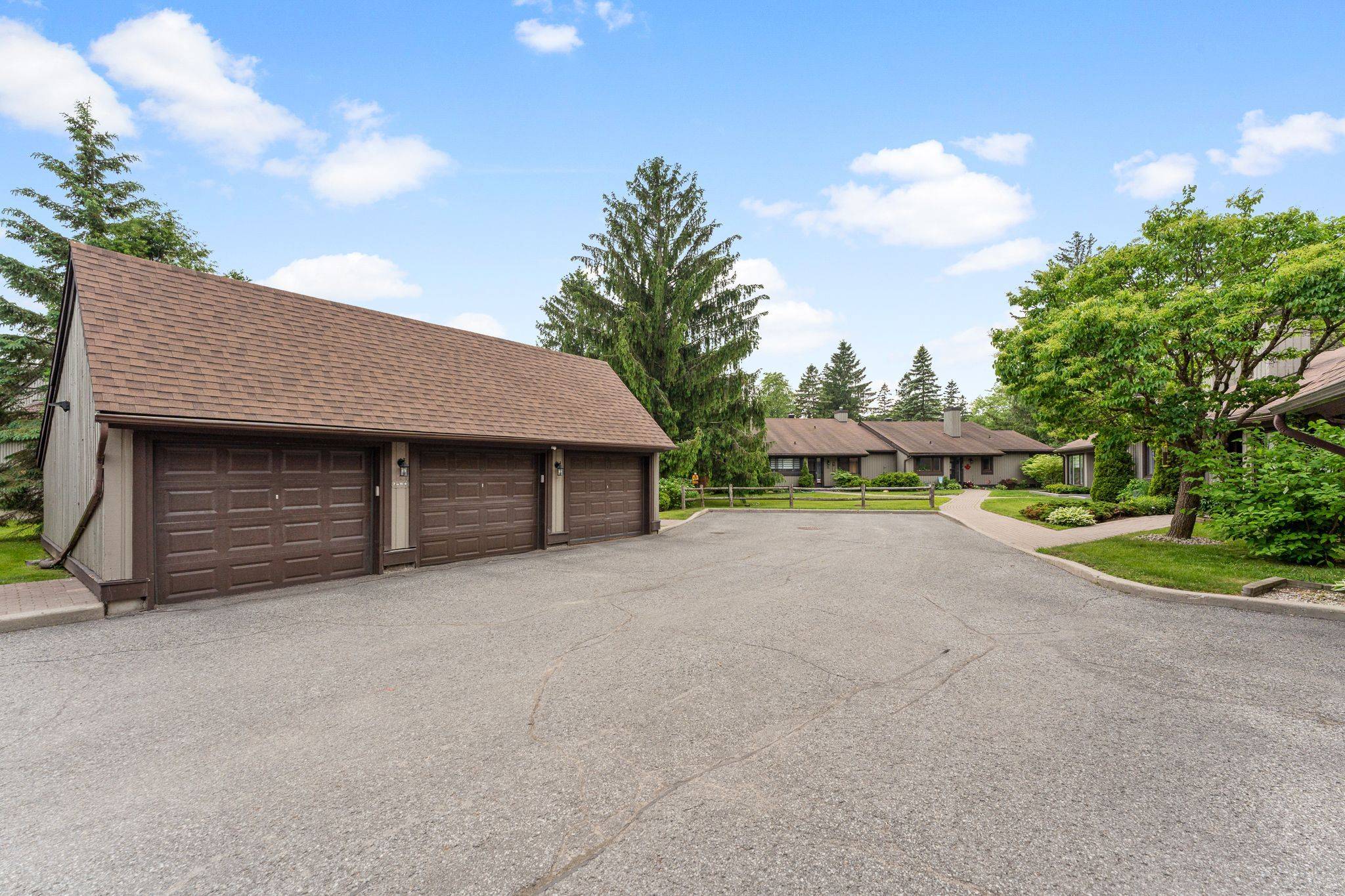 Stittsville - Munster - Richmond, ON K2S 1B9,9 Plainfield CT