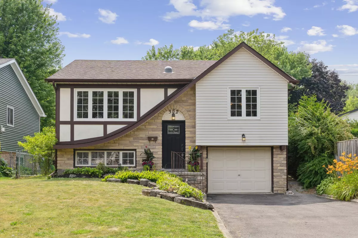 Oshawa, ON L1J 6H3,382 Colonsay CT