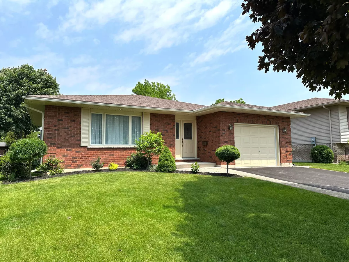 Hanover, ON N4N 3S2,218 4th Street CRES