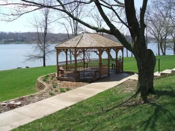 Lake Summerset, IL 61019,955 breckenboro Drive