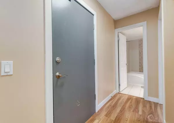 Calgary, AB T2T 4E3,1817 16 ST SW #102