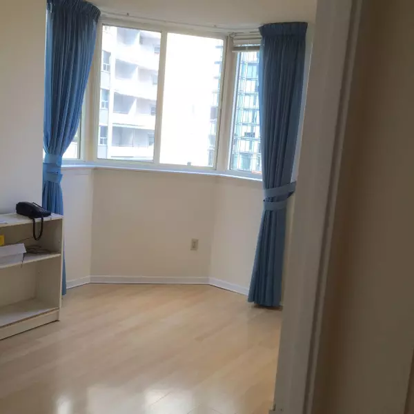 Toronto C01, ON M5S 3A3,1055 Bay ST #702